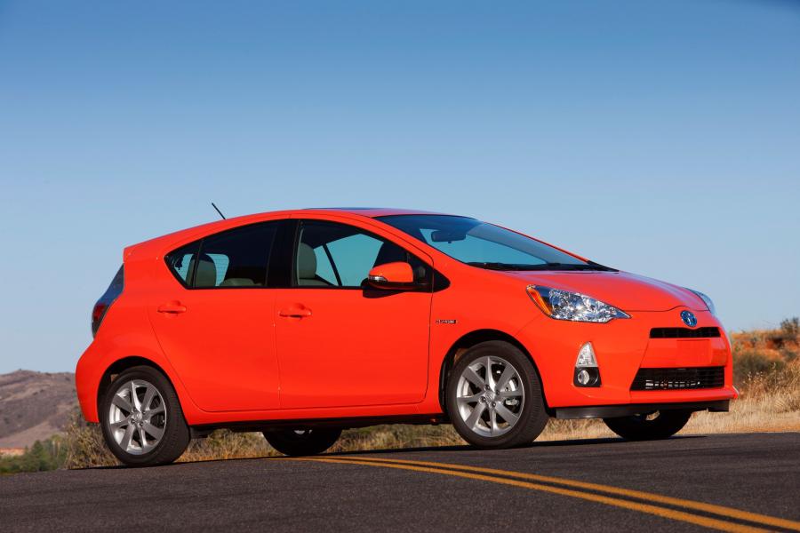  Toyota Prius C 2011 года  (фото 28 из 37)
